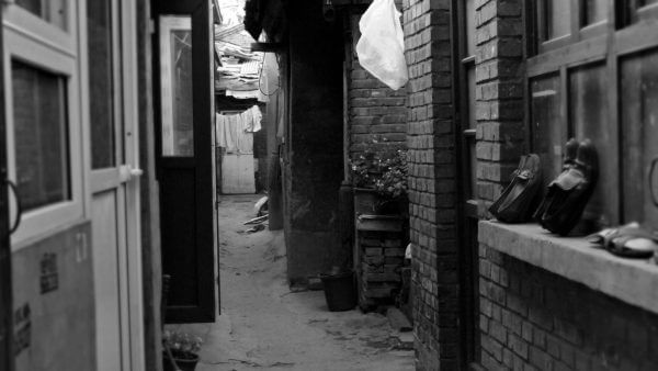 Black & white photo of alley way in Beijing China